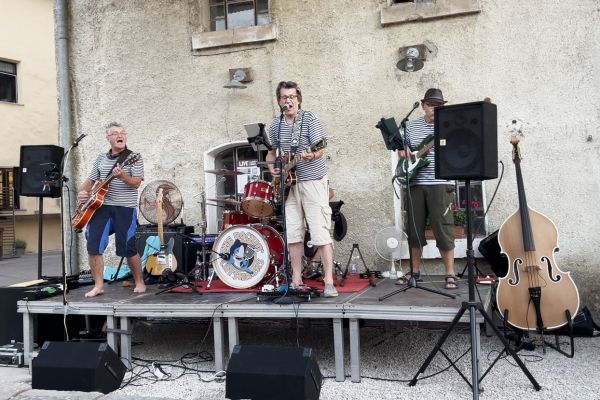 rockin-catsharks-buehne